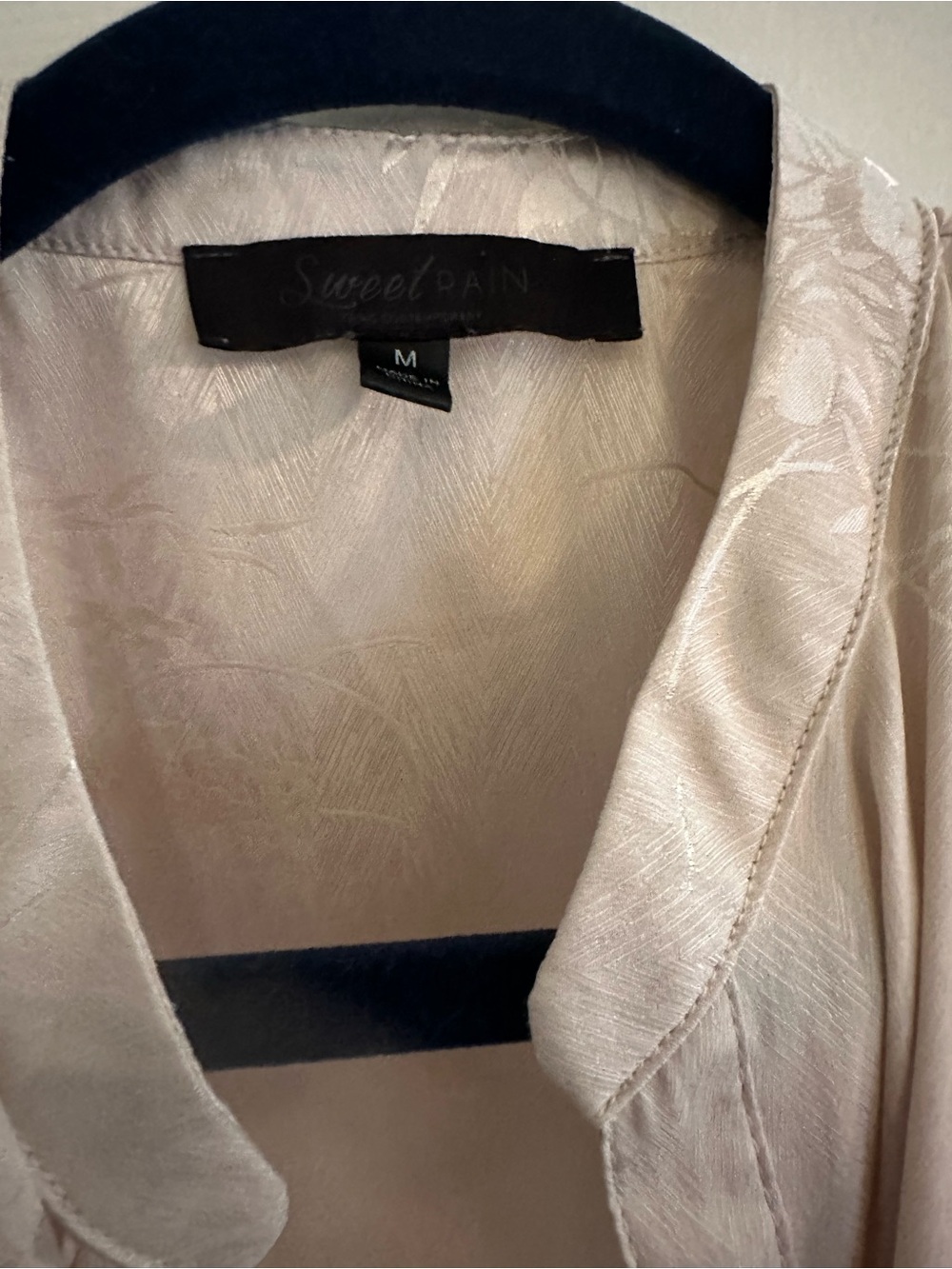 Four blouses - Picture 2 of 12